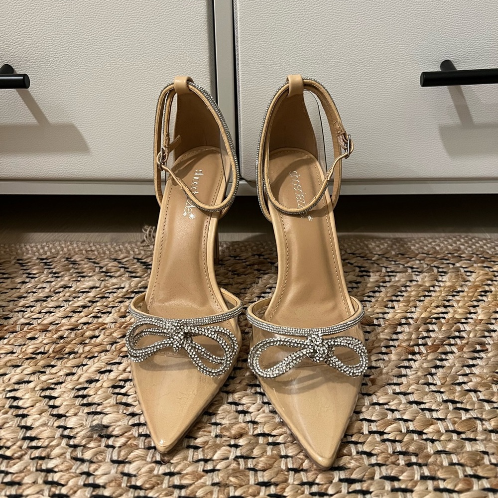 Shoe Dazzle Tan Heels with Sparkling Bow